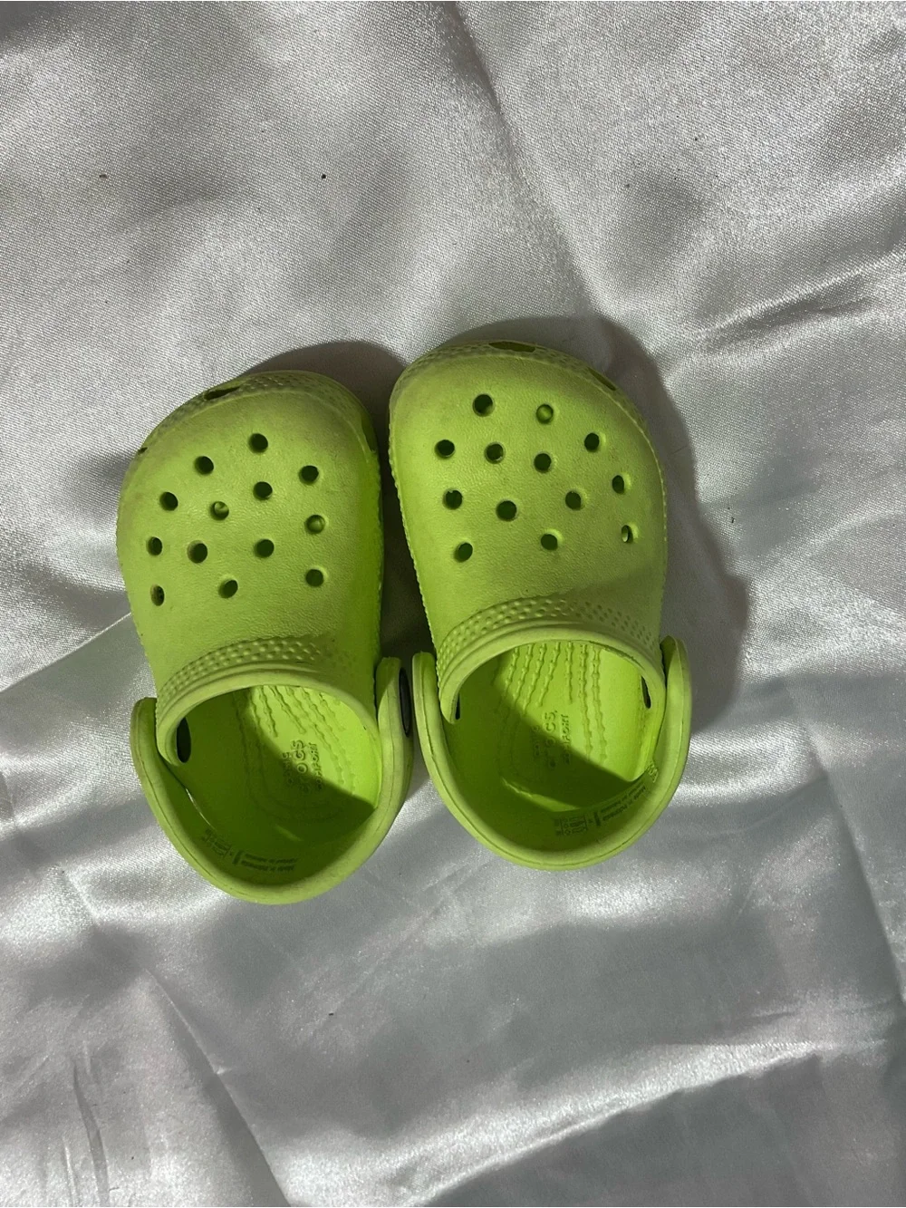 Crocs Kids Classic Clog in Neon Green